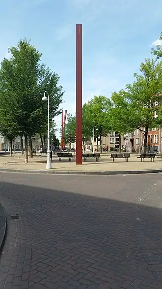 Drie pylonen inmiddels roestbruin (augustus 2018)