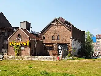 Twee gebouwtjes (mei 2017)