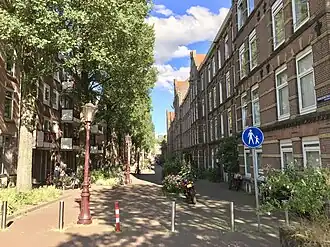 Roggeveenstraat gezien vanaf de Houtmankade