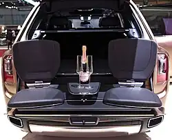 Op bestelling zijn “camping stoelen” voor de achterklep leverbaar