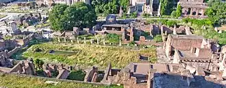 Zicht van op de Palatijn op het Atrium Vestae en bijhorende tuin met beelden