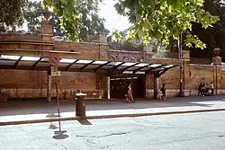 De ingang aan het stationsplein