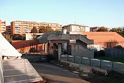 De loopbrug aan de westkant.