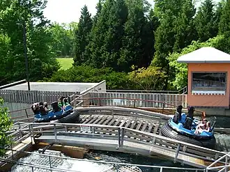 De bandoptakeling van Roman Rapids in Busch Gardens Europe