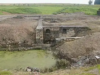 een huis met potales.