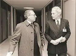 Jacques Delors en Ronald van Beuge tijdens de Eurotop, 1991