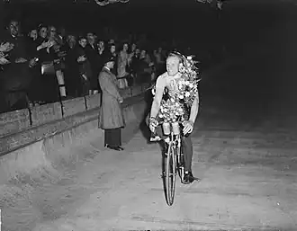 Henk Lakeman als winnaar van de Ronde van Nederland