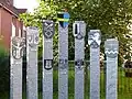 Monument met het gemeentewapen en de wapens van de 7 stadsdelen