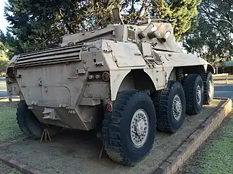 De achterzijde van een Zuid-Afrikaans Rooikat-gevechtsvoertuig.