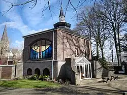 Rosarium kapel met Basiliek in de achtergrond
