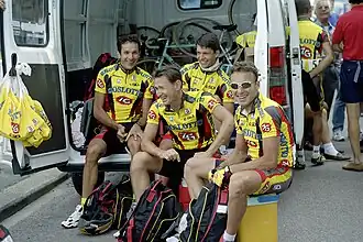 Een aantal ploegleden, met op de voorgrond Dmitri Konysjev, in de Ronde van Duinkerken van 19997.