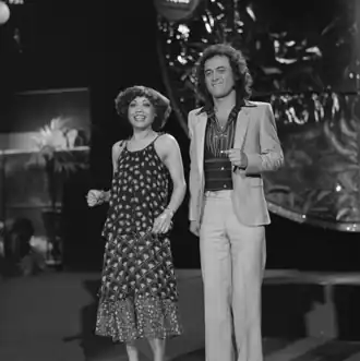Dries Holten (r.) met Rosy Pereira als Rosy & Andres in het televisieprogramma Kwistig met muziek in 1977