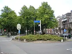 Maliebaan plus rotonde gezien vanuit het Oorsprongpark