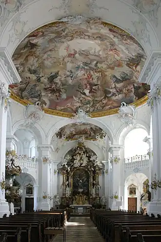 Interieur van de abdijkerk, met stucwerk in rococo stijl