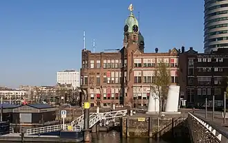 Hotel New York vanaf de Rijnhavenbrug