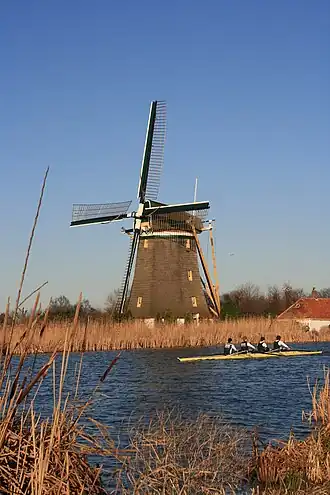 De Prinsenmolen, gezien vanaf de overkant van de Rotte