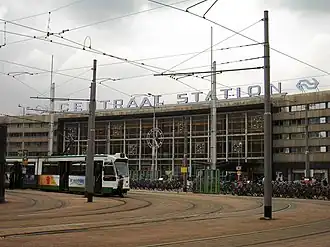 Van Ravesteyn ontwierp het inmiddels vervangen station Rotterdam Centraal (beeld uit 2005)