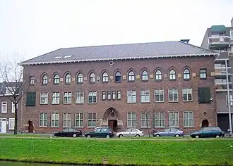 Lange Hilleweg met voormalige R.K. St.Theresiaklooster, 2006