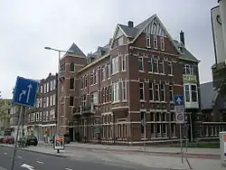 Voormalig tehuis van de Mission to Seaman. Het gebouw is onderdeel van de naastgelegen Anglicaanse St.Mary Church.