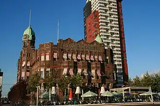 Zijaanzicht Hotel New York