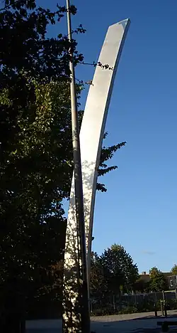 Boogvorm met regenboog (1983)