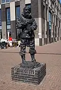Beeld van Piet Hein aan de Müllerpier