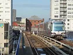 Metroviaduct in Rotterdam gezien vanaf station Zuidplein
