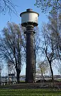 Voormalige gemeentelijke gasfabriek Feijenoord, Sch, Schoorsteen met Waterreservoir