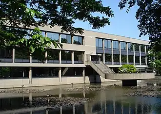 Gebouw van de universiteitsbibliotheek in Rotterdam, waar de particuliere collectie is ondergebracht