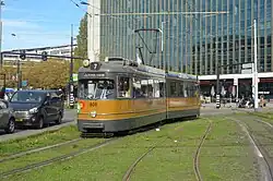 Werkspoor-enkelgelede wagen 608 op het Hofplein.