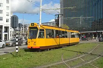 ZGT-enkelgelede wagen 834 op het Hofplein.