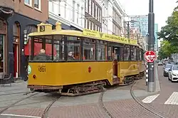 Vierasser-tramstel 1001 + 303 in de Van Oldenbarneveltstraat.