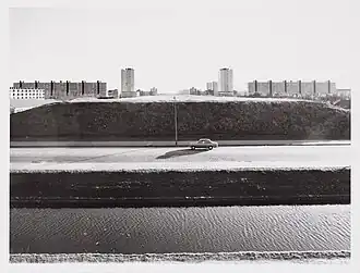 Het talud van de A3, die hier Rotterdamseweg zou heten. 10 november 1971, Foto J.M. Arsath Ro'is
