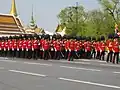 Manschappen van de Koninklijke wacht in de begrafenisprocessie van prinses Bejaratana Rajasuda in 2012.