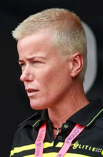 Ellie Lust tijdens de opening van Roze Kwaku Summer Festival 2015