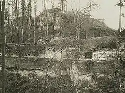 De ruïne in vervallen staat