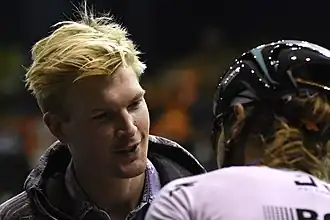 Ruben Van Gucht terwijl hij Peter Sagan interviewt - Omloop Het Nieuwsblad 2017