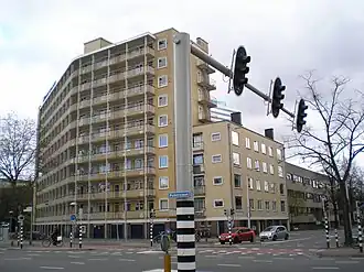 Rubenslaan met op de achtergrond de Stadionflat (Stadionlaan)