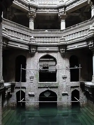 De trappenbron van Adalaj