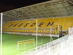 Westelijke tribune van het nieuwe stadion