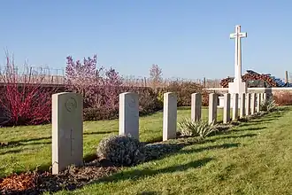 Overzicht met Cross of Sacrifice