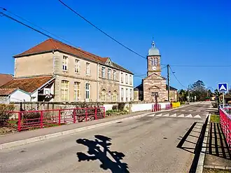 Gemeentehuis en Église de la Sainte-Trinité