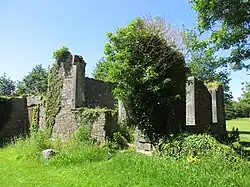 Kapelruïne op het land van het voormalige Bishopstown House