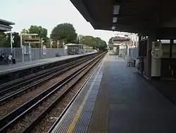 Sporen en perrons gezien richting binnenstad.