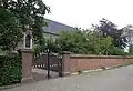 R.K. kerk en pastorie: tuinmuren, kerkhofmuren en hekwerken