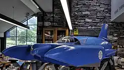 Een model van de Bluebird K7 in het museum