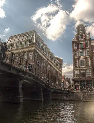 Oost-Inidsche Huisbrug vanaf het water (2013)