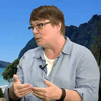 Gates op ThinkTech Hawaii in 2016