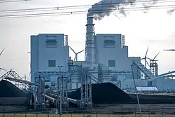 Achterzijde RWE met kolenopslag