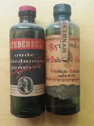 Twee kleine flesjes Rynbende genever